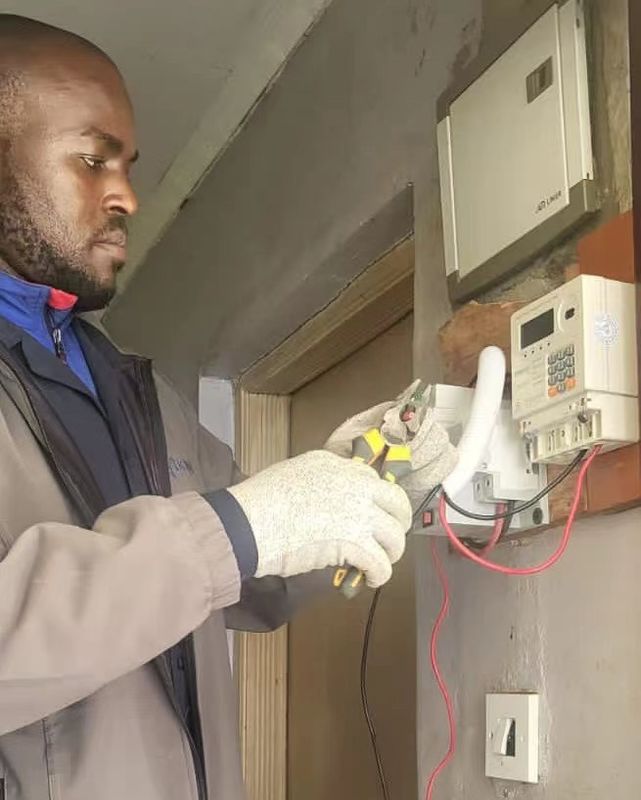 टिकाऊ और दीर्घकालिक परीक्षण के लिए एसटीएस मानक प्रोटोकॉल के साथ 50 हर्ट्ज आवृत्ति विद्युत मीटर परीक्षण उपकरण