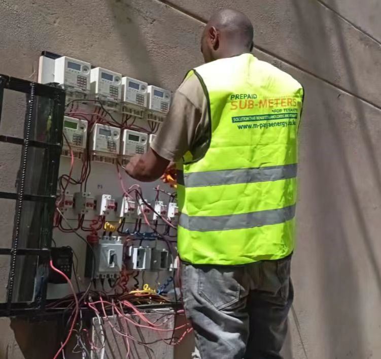 टिकाऊ और दीर्घकालिक परीक्षण के लिए एसटीएस मानक प्रोटोकॉल के साथ 50 हर्ट्ज आवृत्ति विद्युत मीटर परीक्षण उपकरण