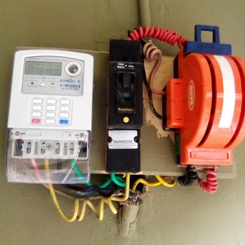 टिकाऊ और दीर्घकालिक परीक्षण के लिए एसटीएस मानक प्रोटोकॉल के साथ 50 हर्ट्ज आवृत्ति विद्युत मीटर परीक्षण उपकरण