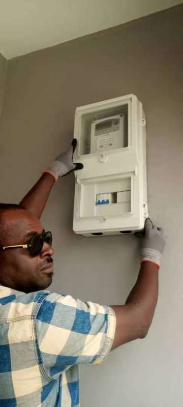 टिकाऊ और दीर्घकालिक परीक्षण के लिए एसटीएस मानक प्रोटोकॉल के साथ 50 हर्ट्ज आवृत्ति विद्युत मीटर परीक्षण उपकरण