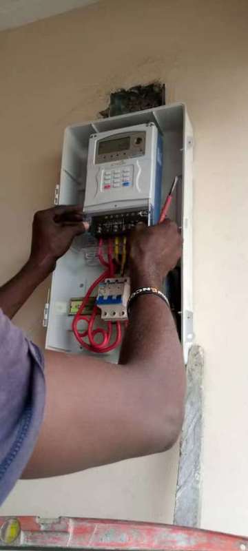 टिकाऊ और दीर्घकालिक परीक्षण के लिए एसटीएस मानक प्रोटोकॉल के साथ 50 हर्ट्ज आवृत्ति विद्युत मीटर परीक्षण उपकरण