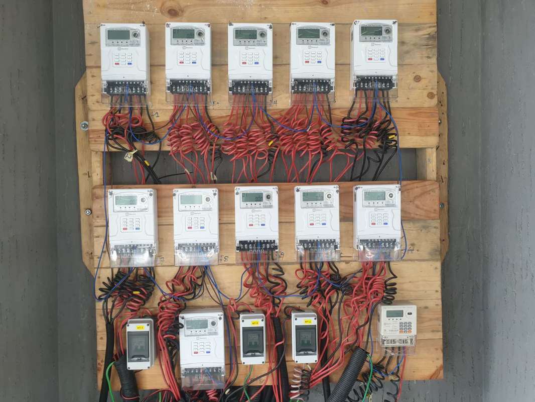 दूरस्थ नियंत्रण और रिचार्ज के साथ एसटीएस टोकन तीन-चरण कीपैड प्रकार का प्रीपेड बिजली मीटर