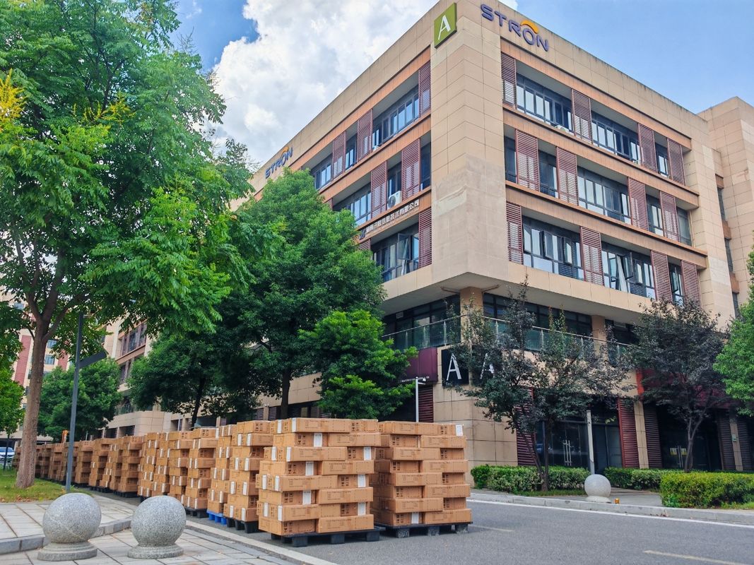 स्वचालित मीटर रीडिंग स्ट्रॉन वायरलेस डेटा कंसंट्रेटर यूनिट डीसीयू पानी गैस बिजली मीटर के लिए 20dBm ट्रांसमिशन पावर प्रदान करता है